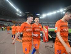 九游- 马拉松夜战：岭东飞鹰队鏖战钱塘犀牛队，速度优势明显关键战拿下信心